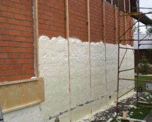 Утепление пеноизолом стен